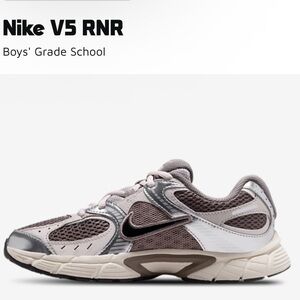 Nike V5  Sneakers
